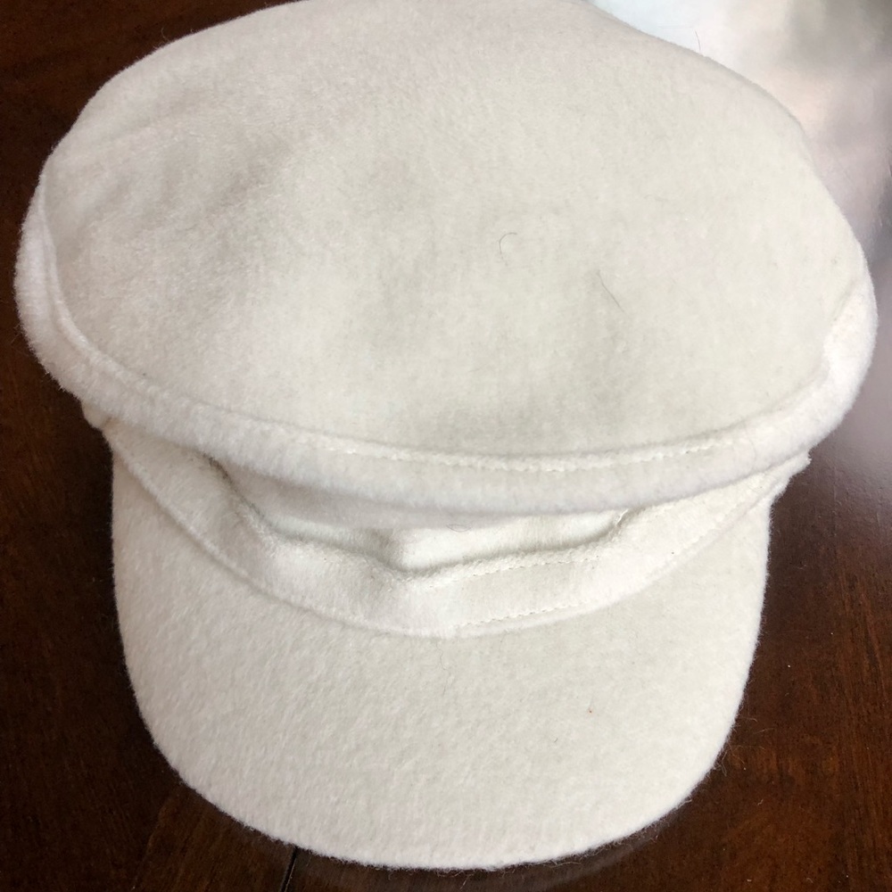 Like new cream soft wool hat